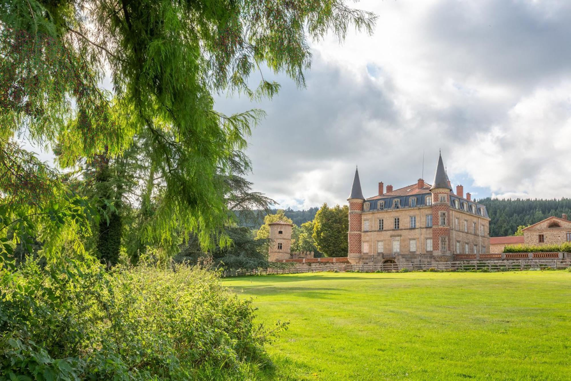Domaine Et Chateau De Valinches Marols Экстерьер фото