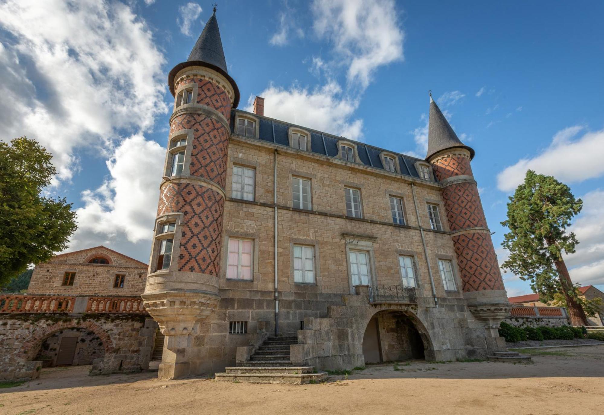 Domaine Et Chateau De Valinches Marols Экстерьер фото