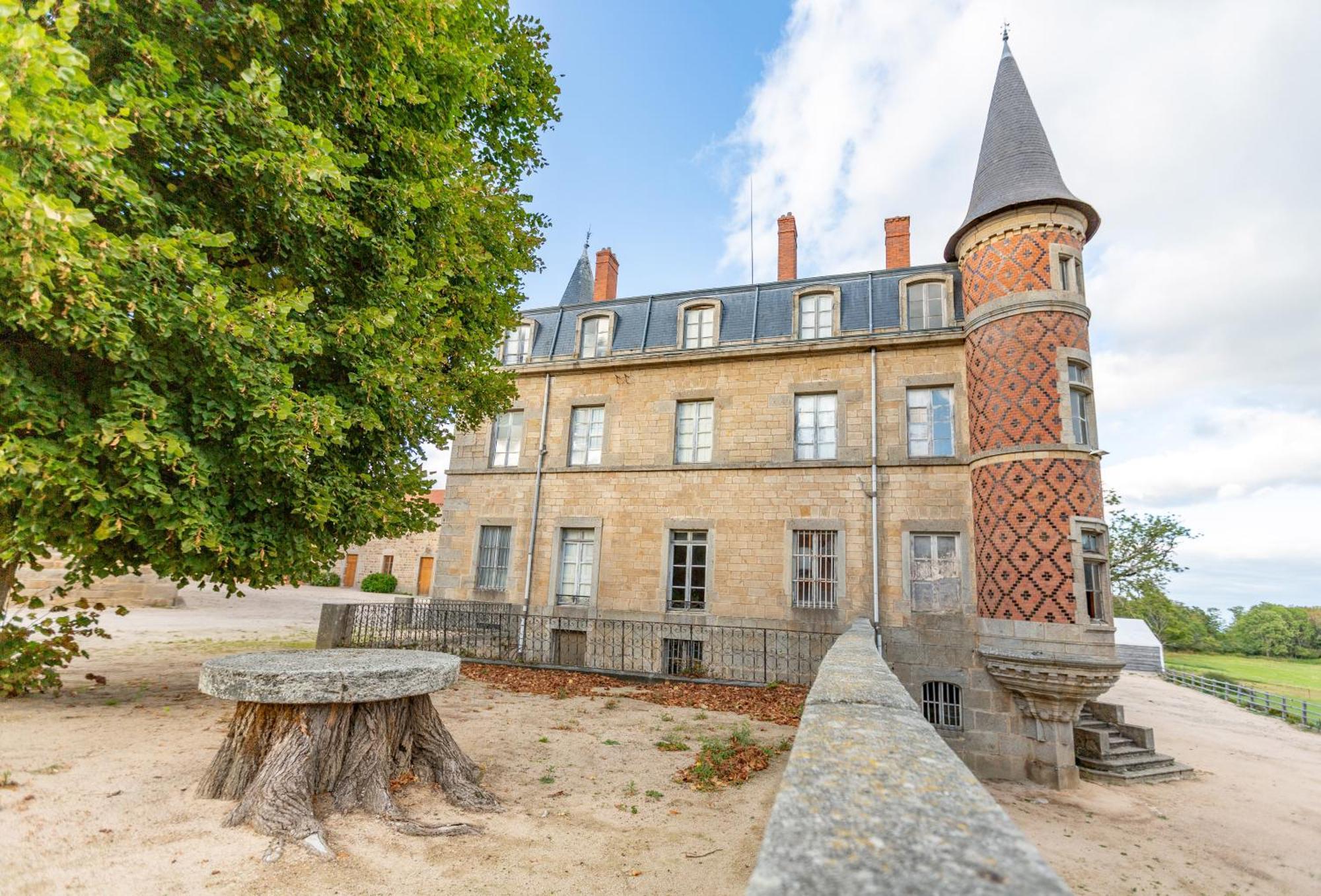 Domaine Et Chateau De Valinches Marols Экстерьер фото
