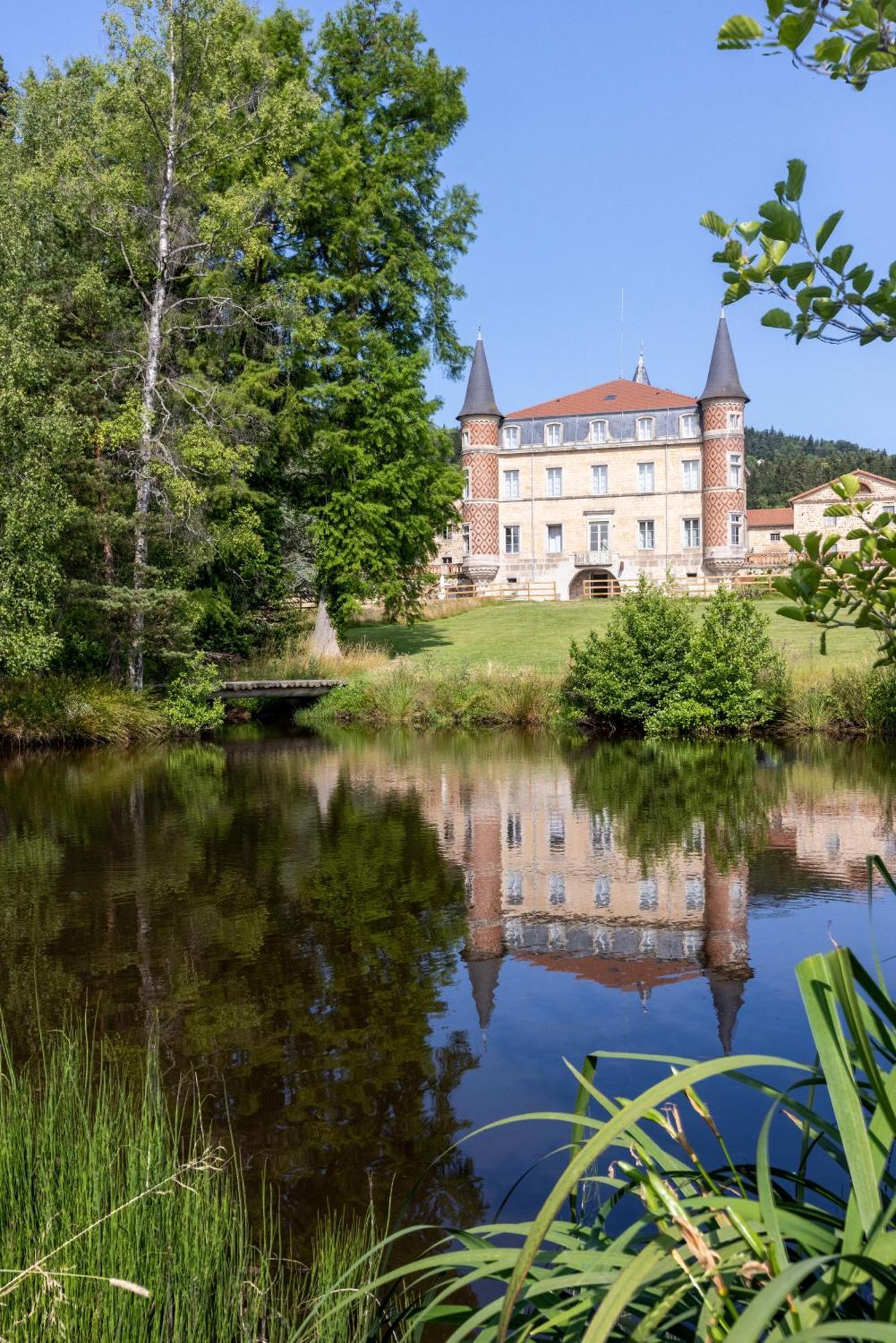 Domaine Et Chateau De Valinches Marols Экстерьер фото